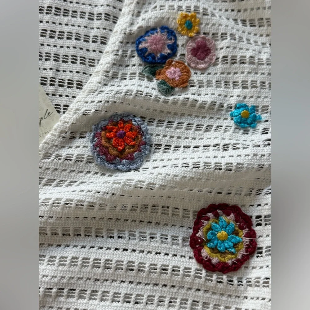 Free People Seaside Walk Top. NWT. Crochet. Appliqués. Wmn’s Sz XS. - Picture 4 of 11